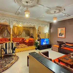 Oranger Family House Center, Private Large House, Terasse Garden View, Free Parking Apartamento